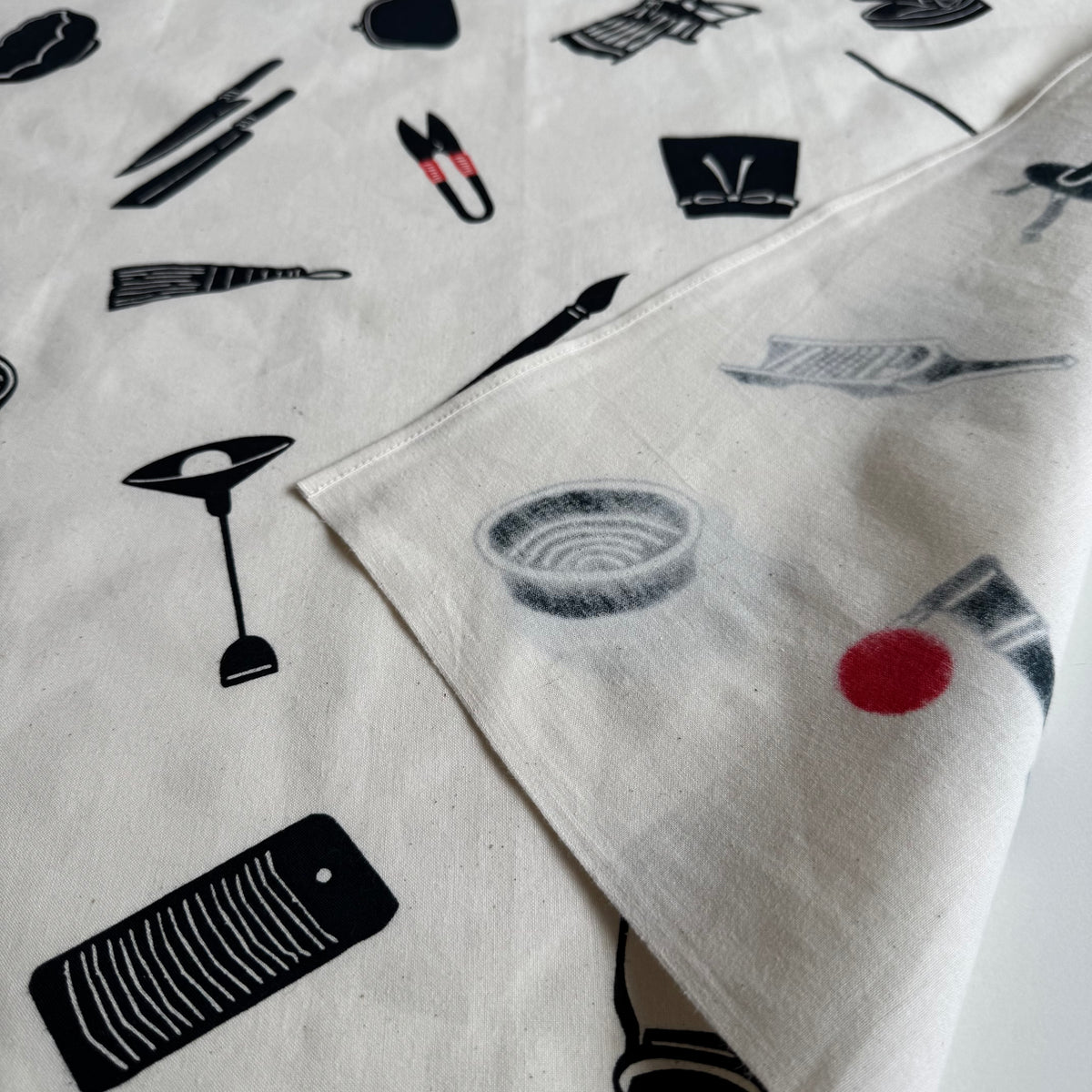 風呂敷 ( 道具.黒赤) – 器・生活道具ー日和