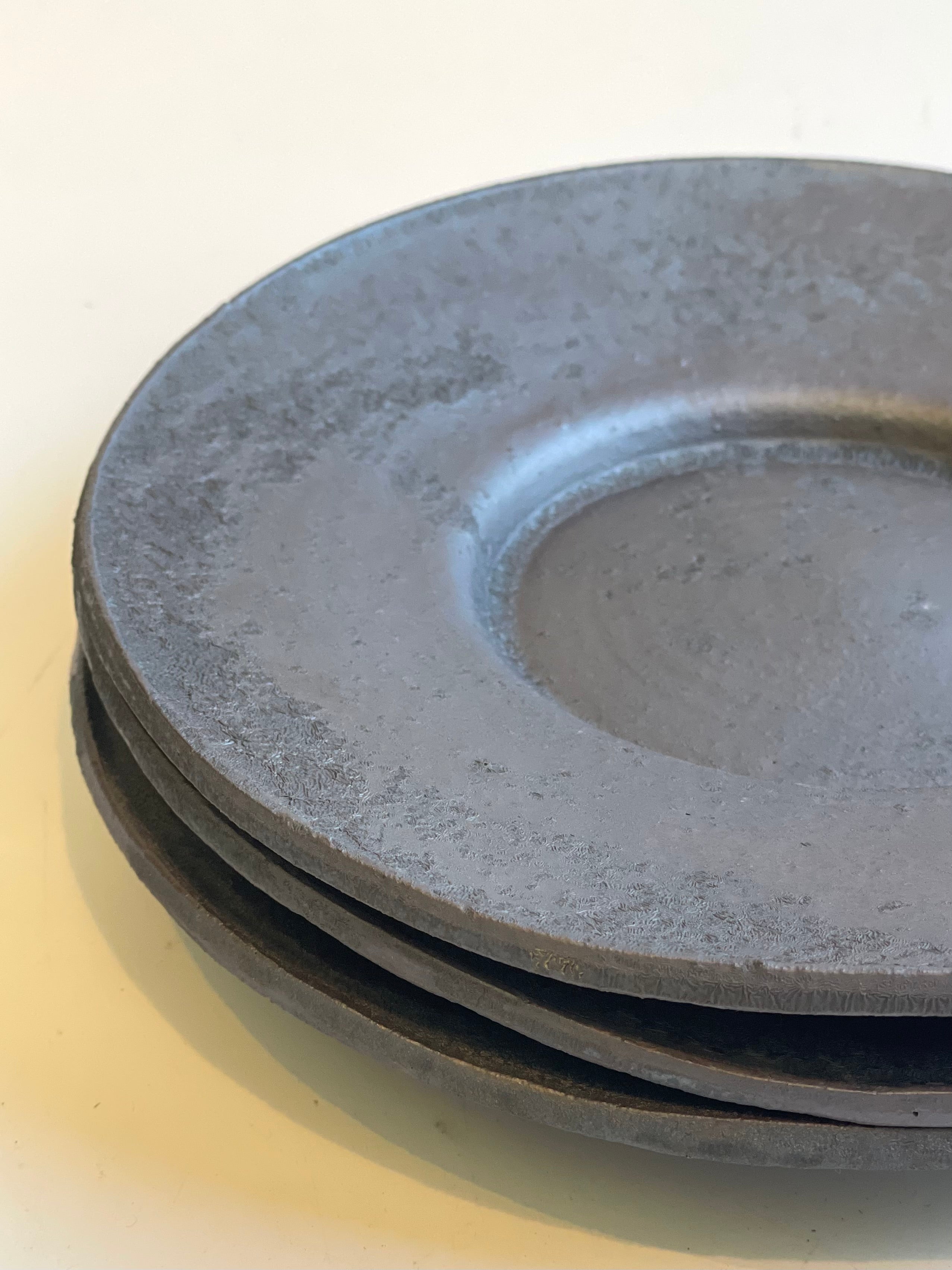 ７寸デルフト皿　鉄釉