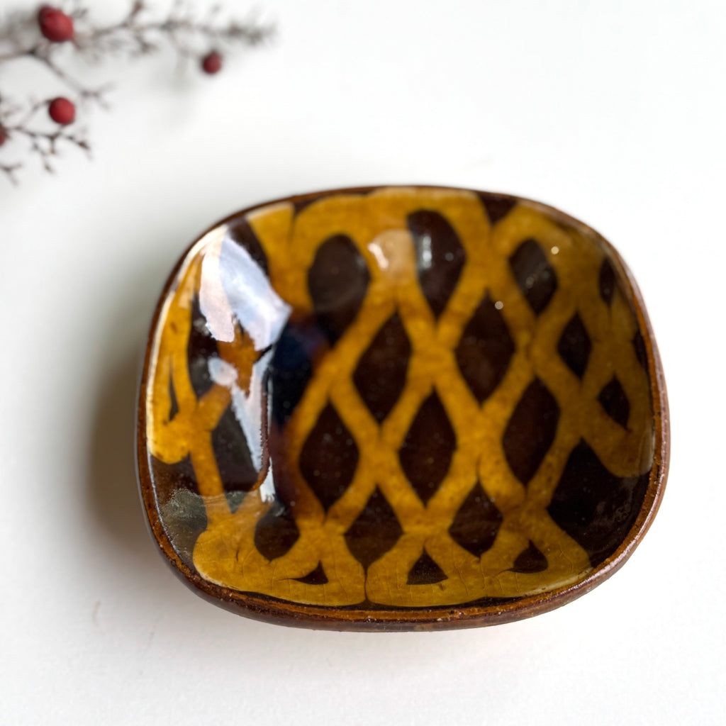 スリップ角皿(小)