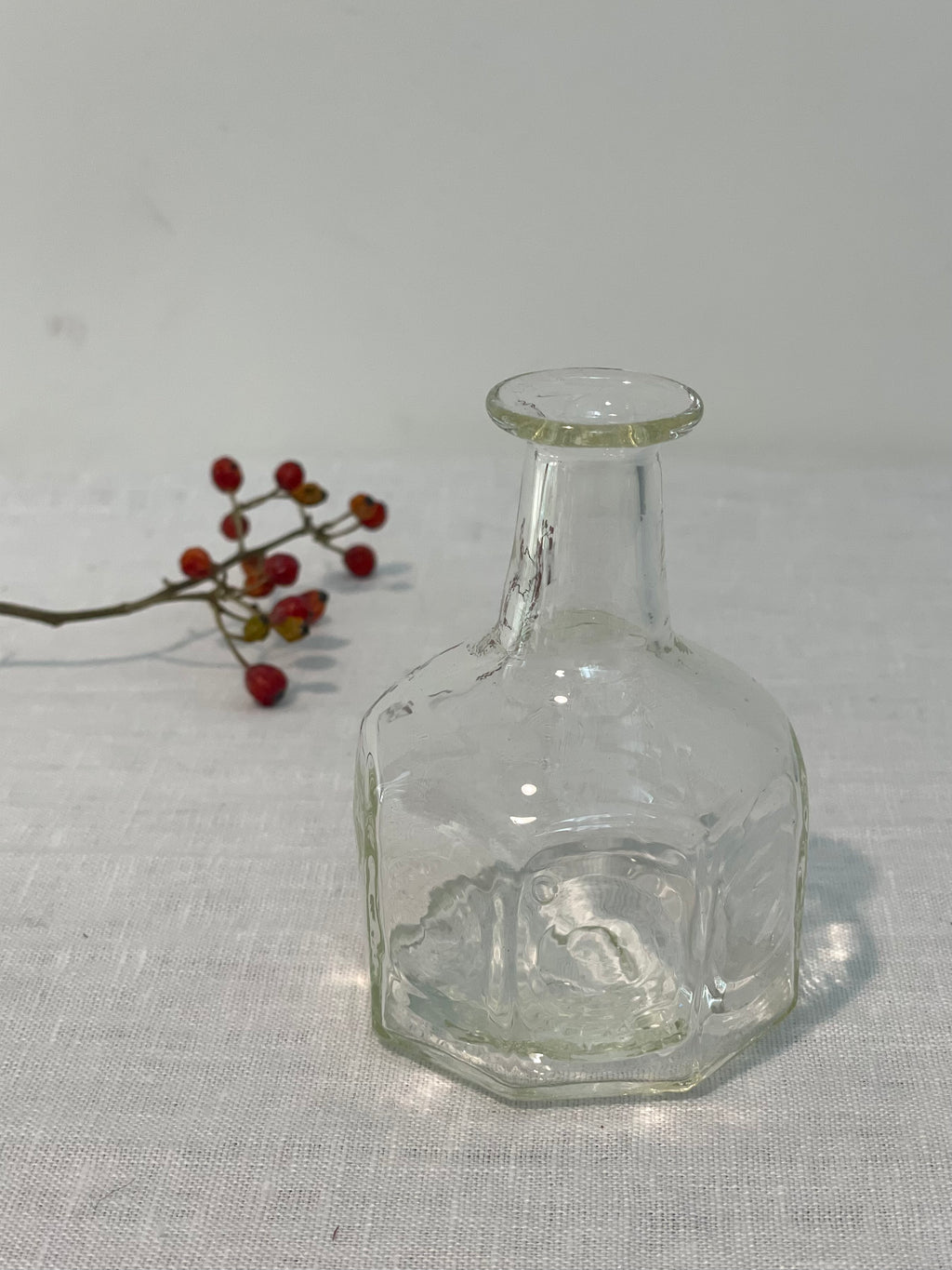 八角小瓶／石川昌浩