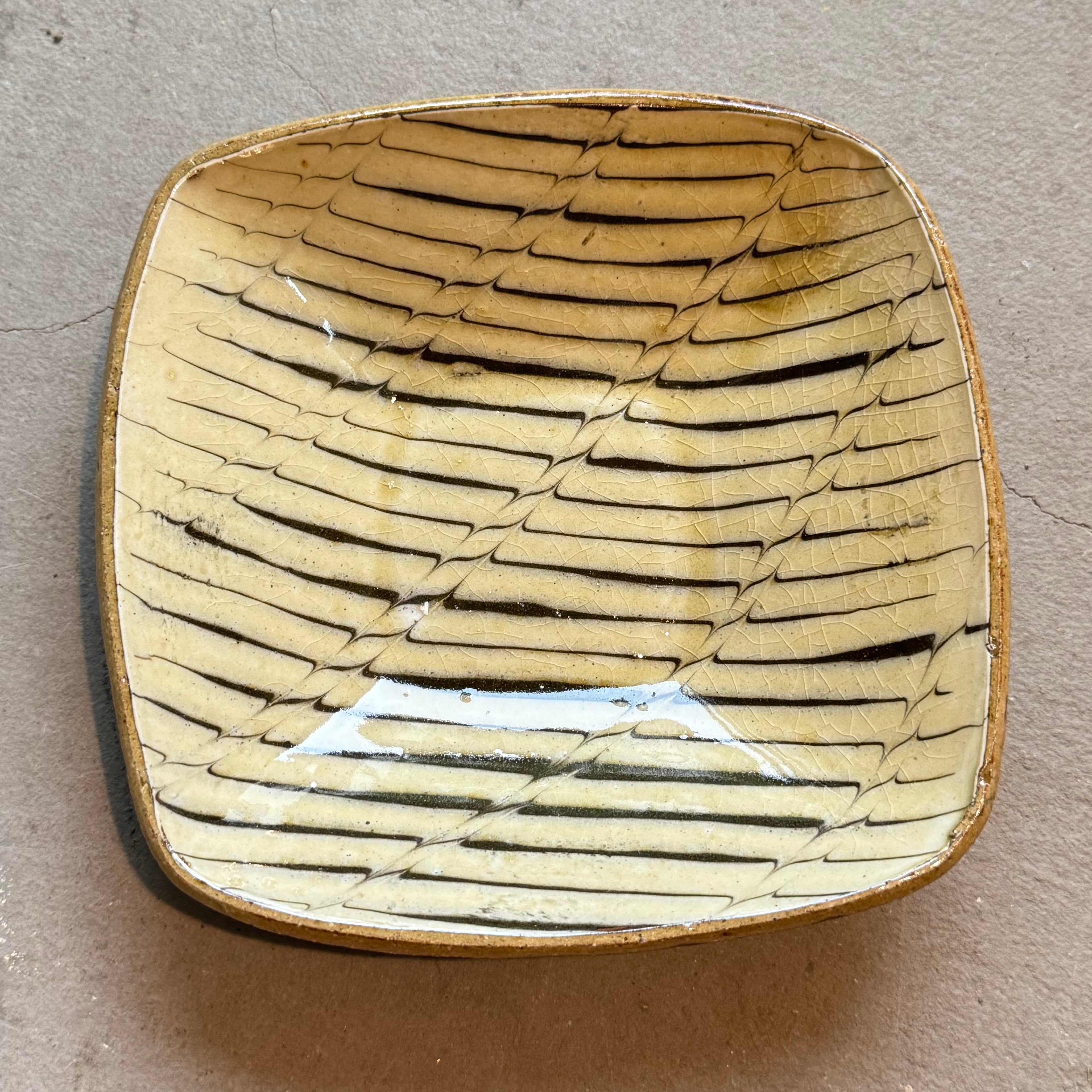 齊藤十郎/ スリップウェア角皿/b