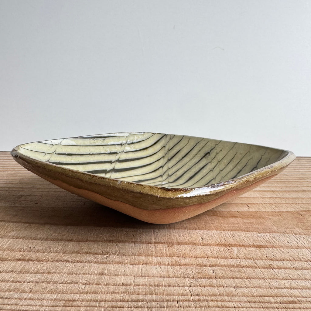 齊藤十郎/ スリップウェア角皿/b