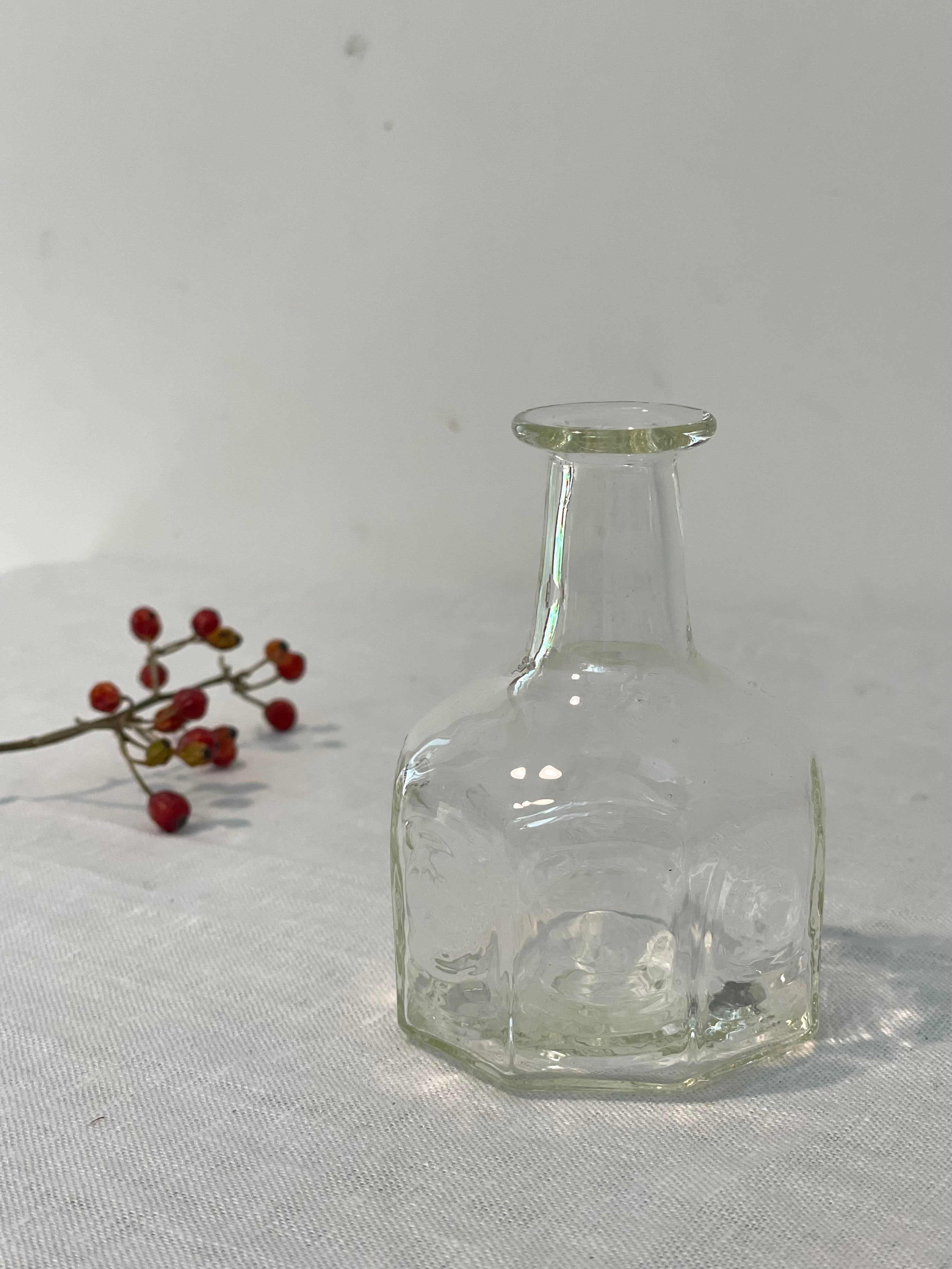 八角小瓶／石川昌浩