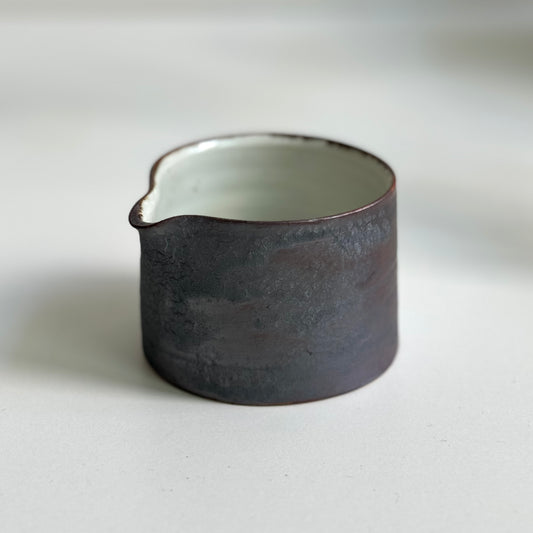 齊藤 十郎   /   鉄釉片口