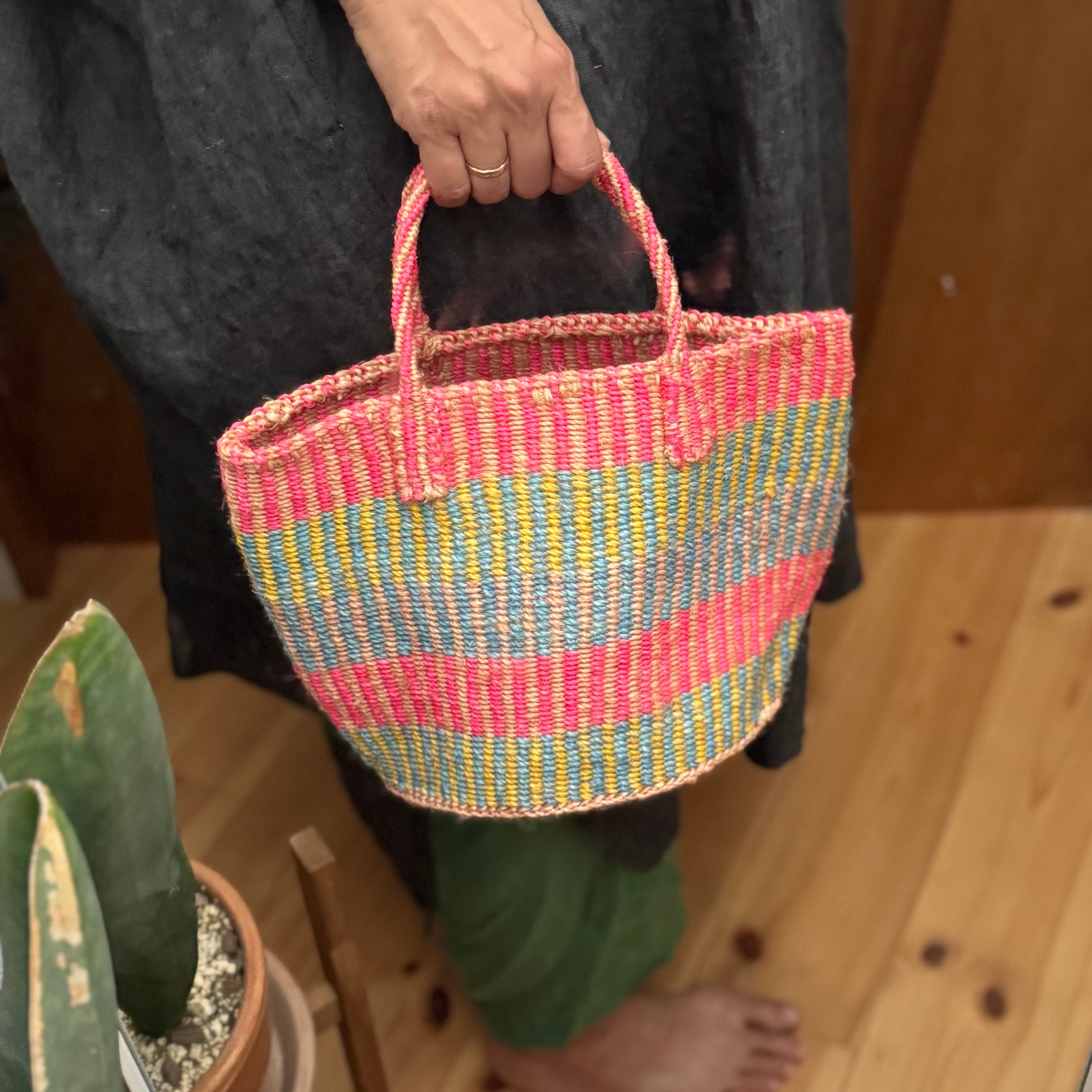 サイザルバッグ  カラフルストライプピンク８インチ