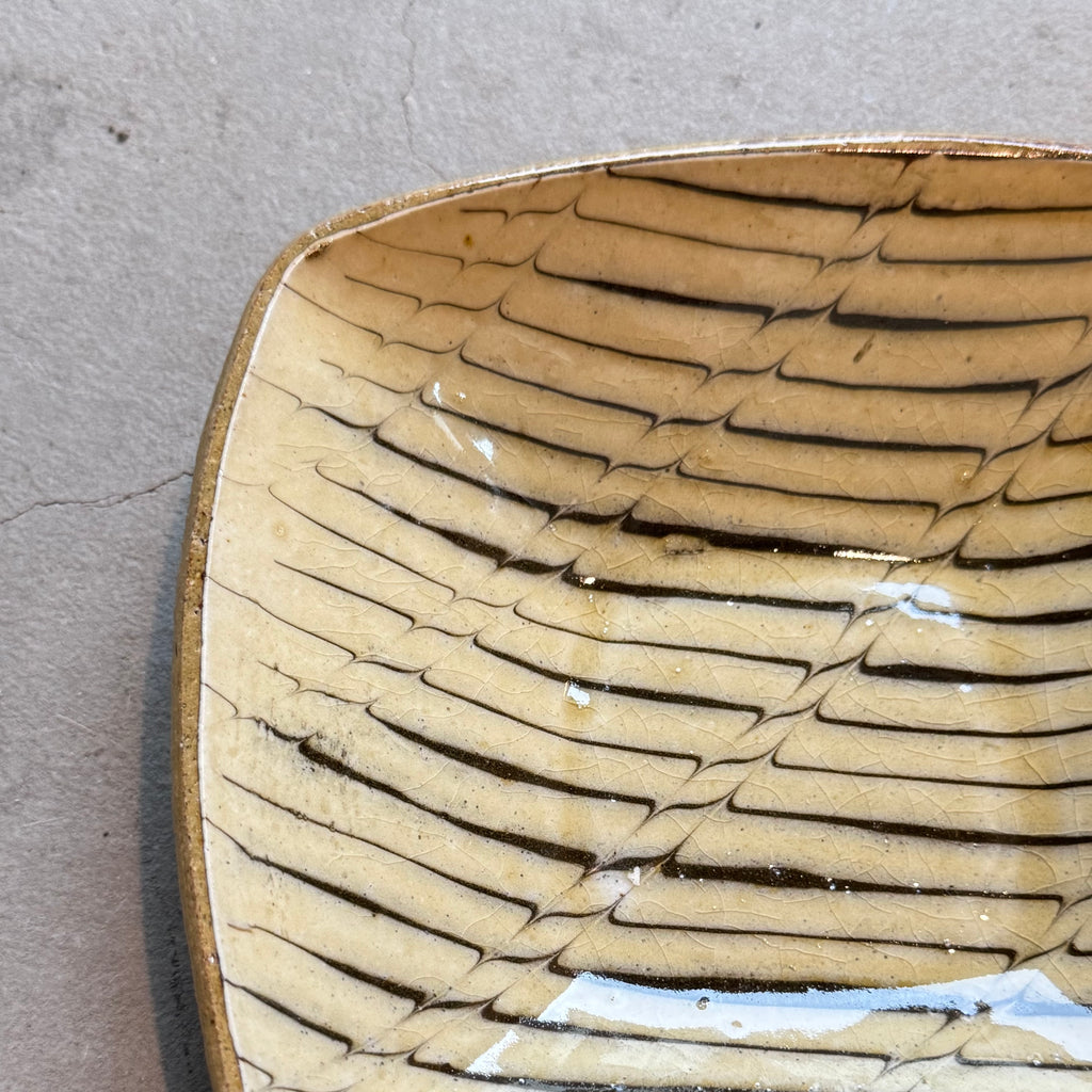 齊藤十郎/ スリップウェア角皿/b