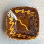 齊藤十郎/ スリップウェア角皿(縁ナミ)