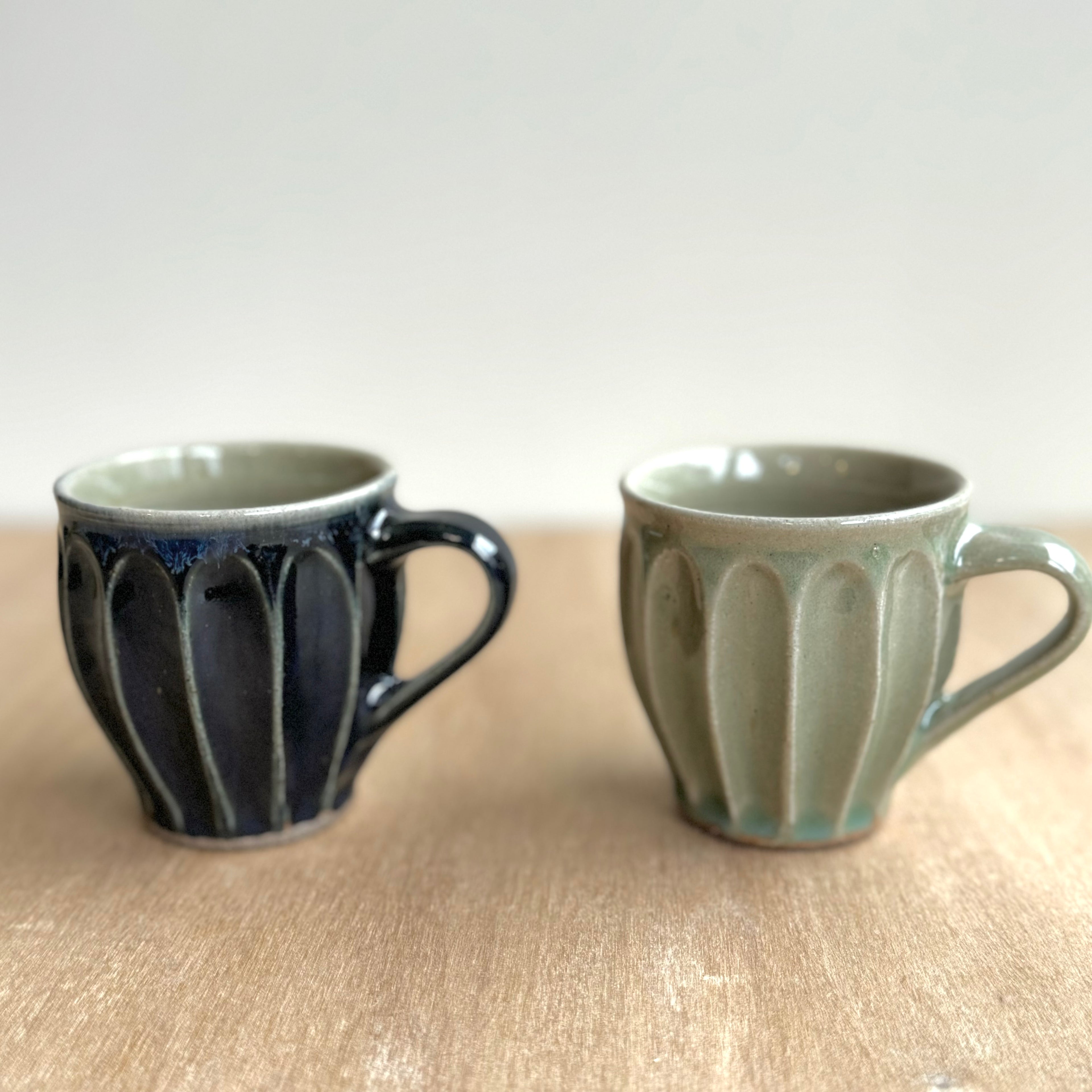 まゆみ窯　しのぎマグ（呉須）