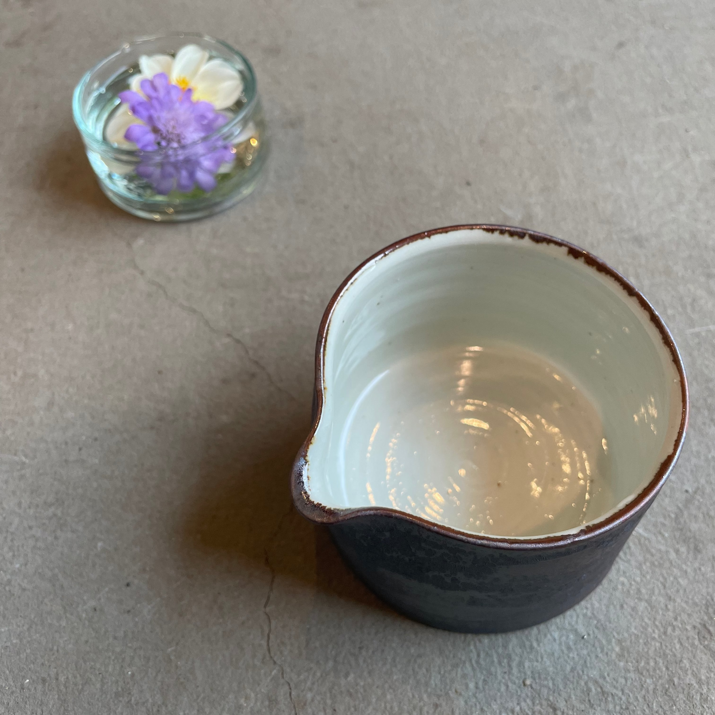 齊藤 十郎   /   鉄釉片口