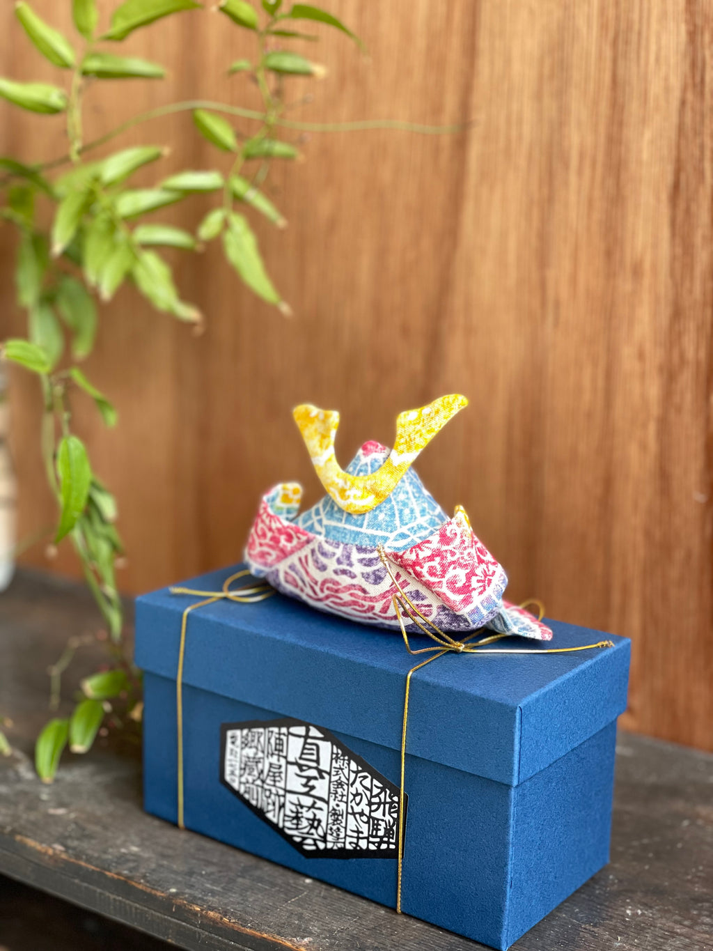 干支木版手染ぬいぐるみ　錦兜