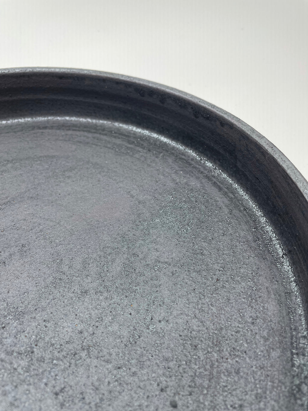 9寸ドラ鉢(鉄釉)
