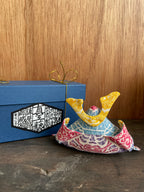 干支木版手染ぬいぐるみ　錦兜