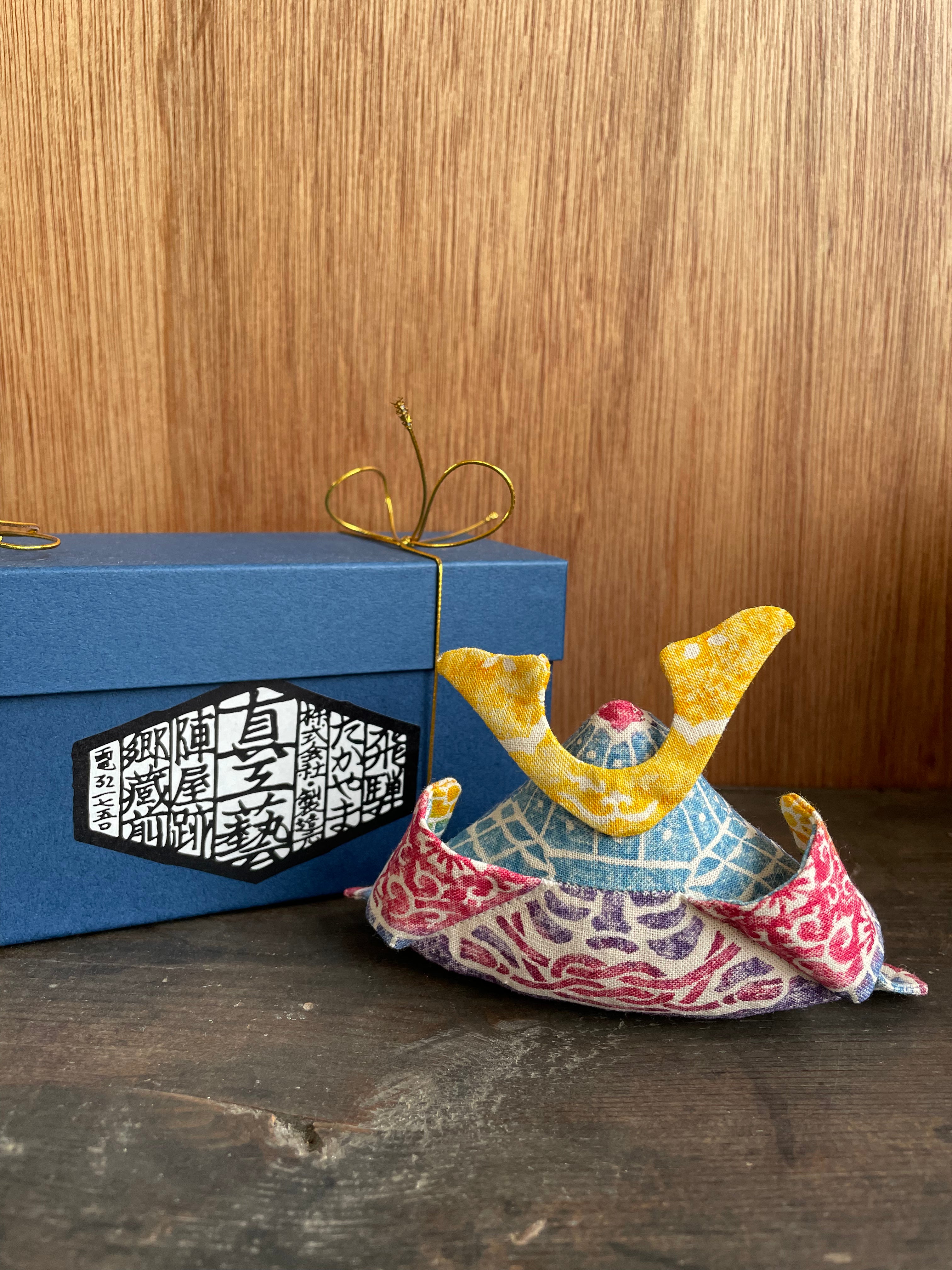 干支木版手染ぬいぐるみ　錦兜