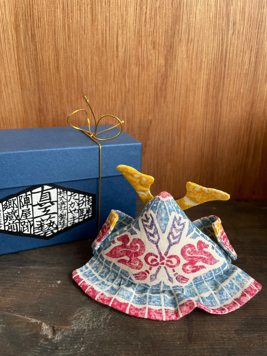 干支木版手染ぬいぐるみ　錦兜