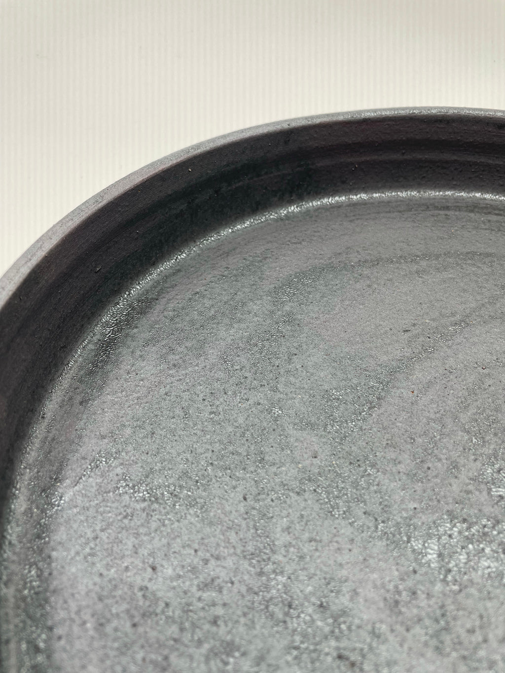 9寸ドラ鉢(鉄釉)